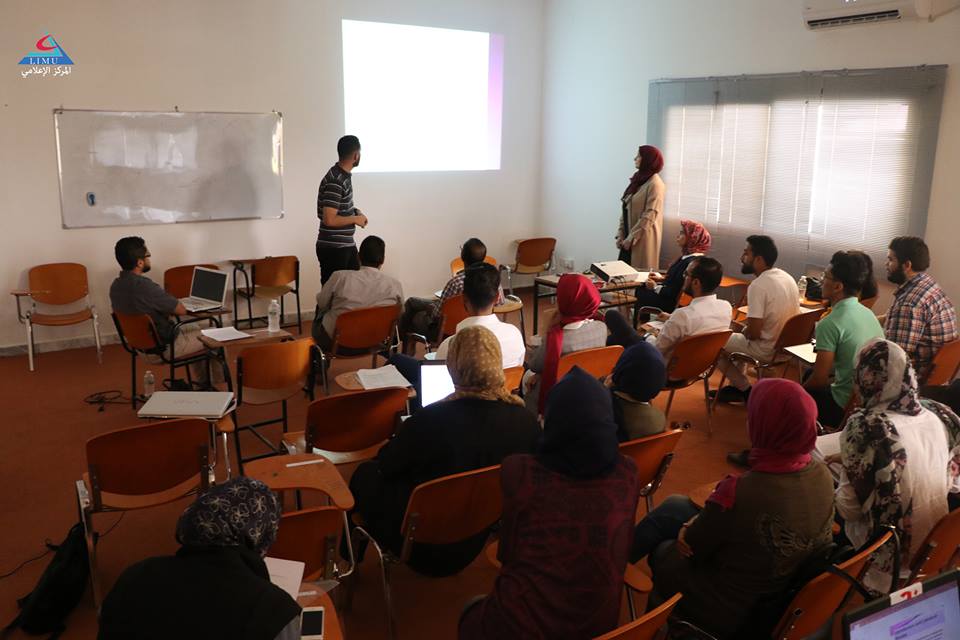 Faculty of Dentistry students discuss their presentations