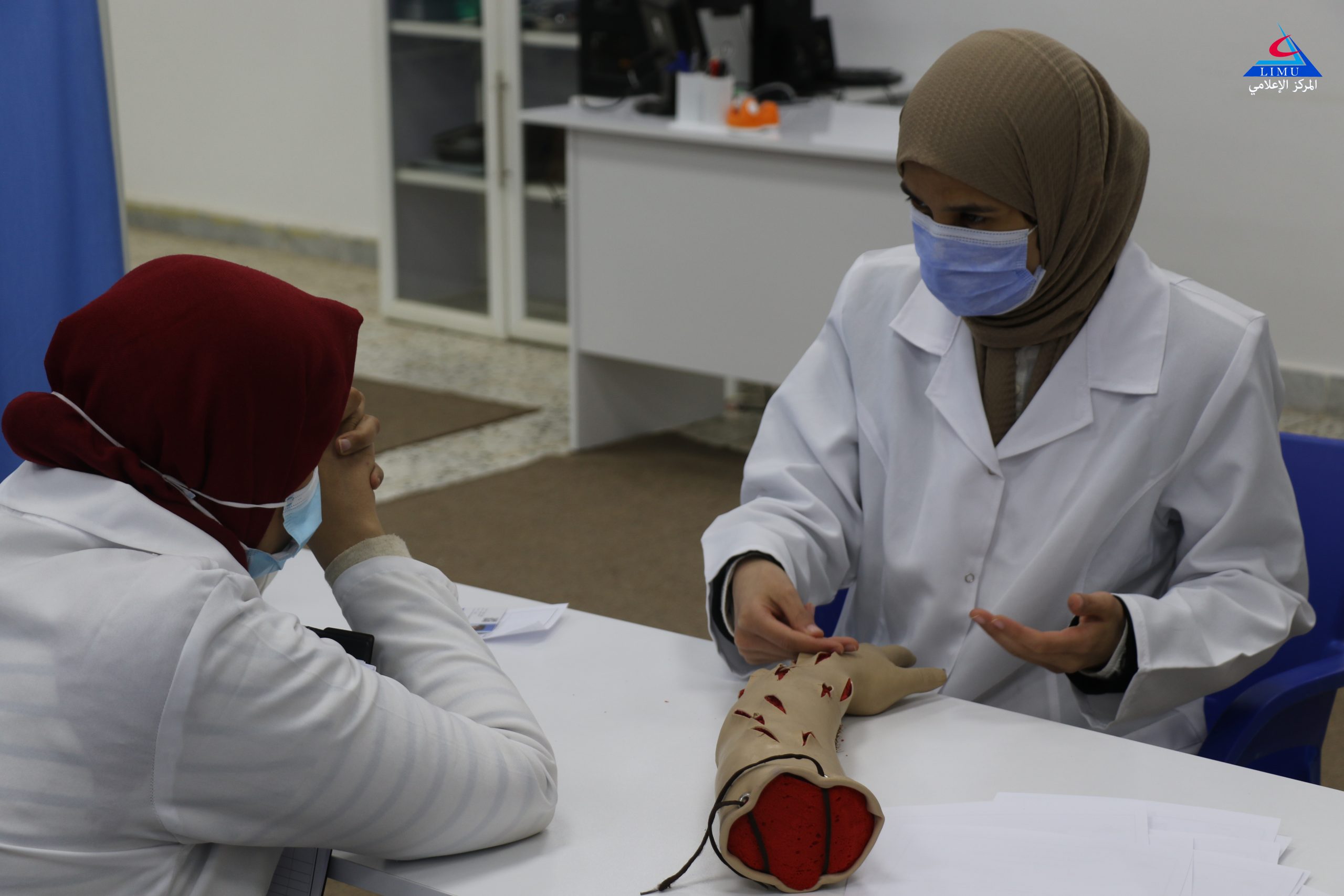 الامتحان الجزئي لطلاب كلية AMS في المهارات السريرية