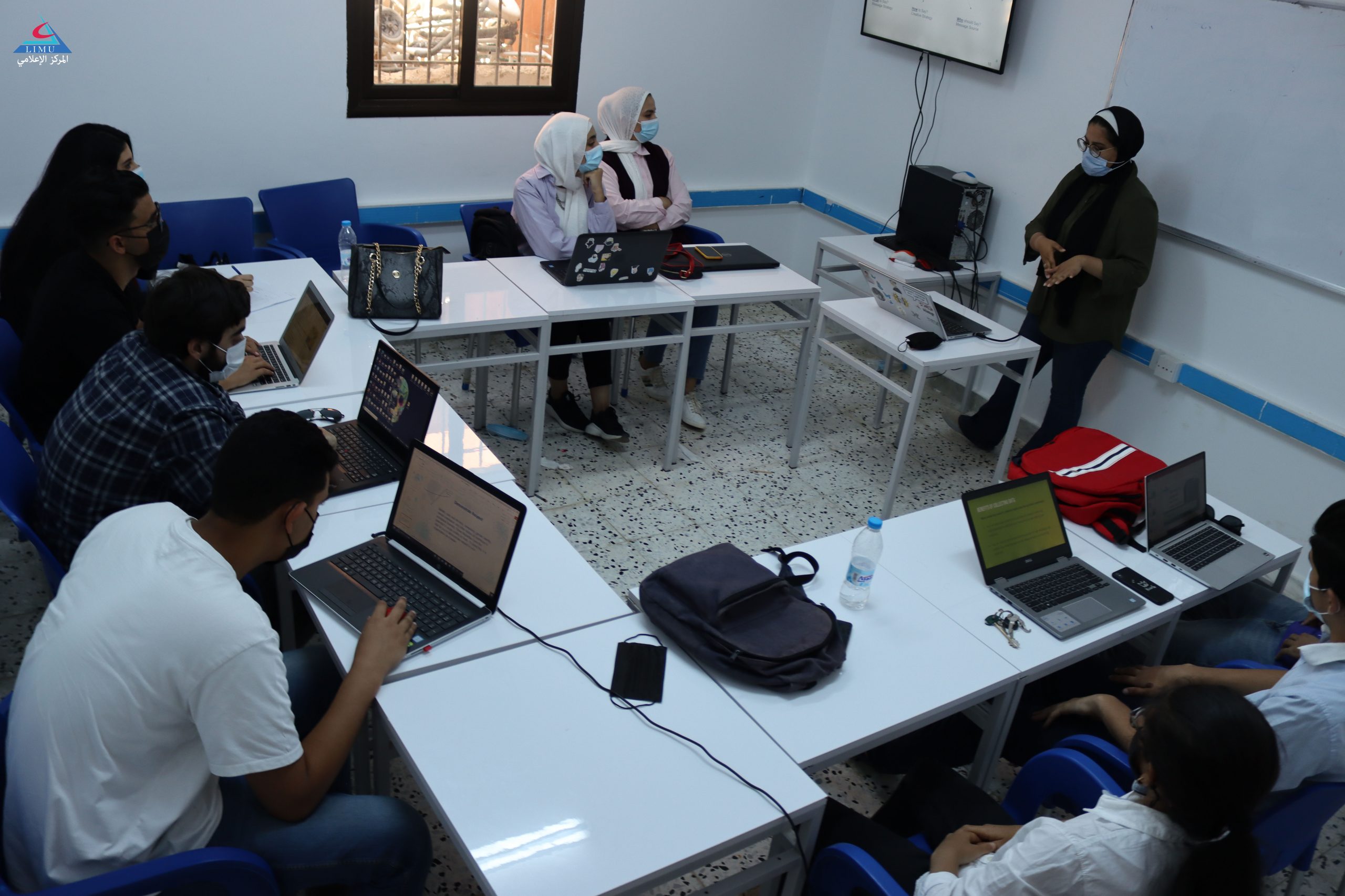 جلسات التعليم التفاعلي لطلبة كلية إدارة الأعمال