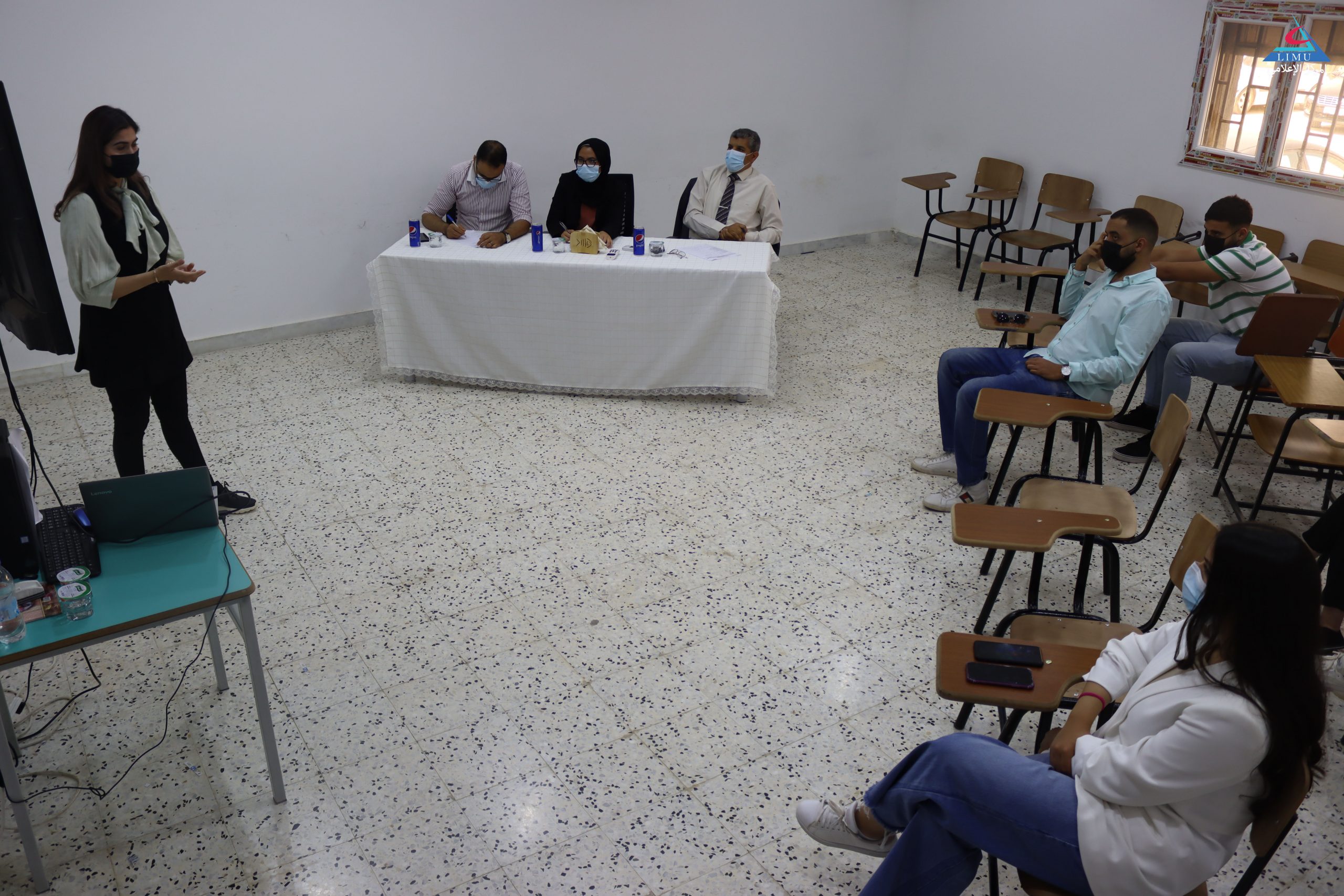 عروض مرئية تقديمية Presentations لطلبة كلية إدارة الأعمال