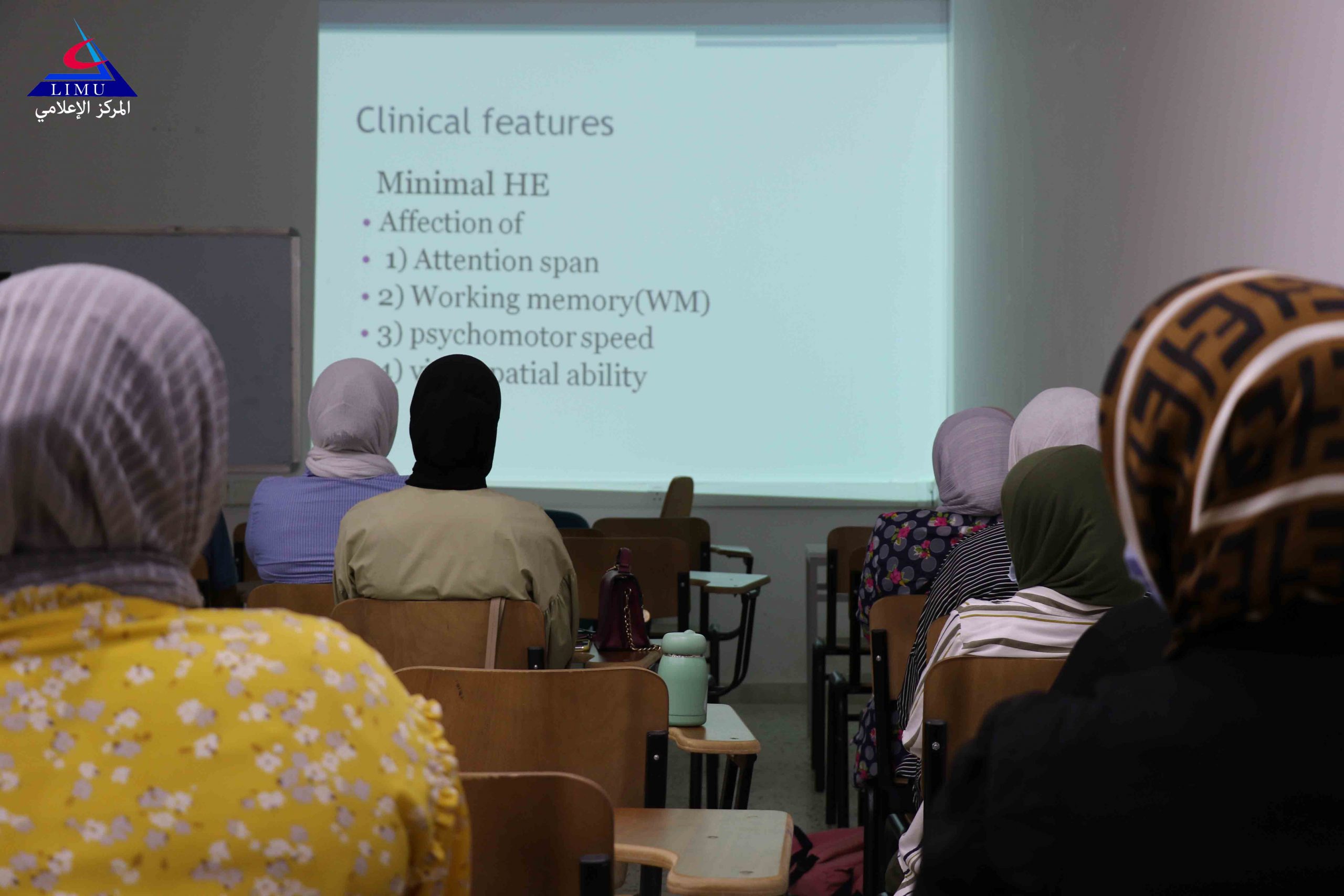 أطباء الامتياز بكلية الطب يواصلون نشاطهم العملي
