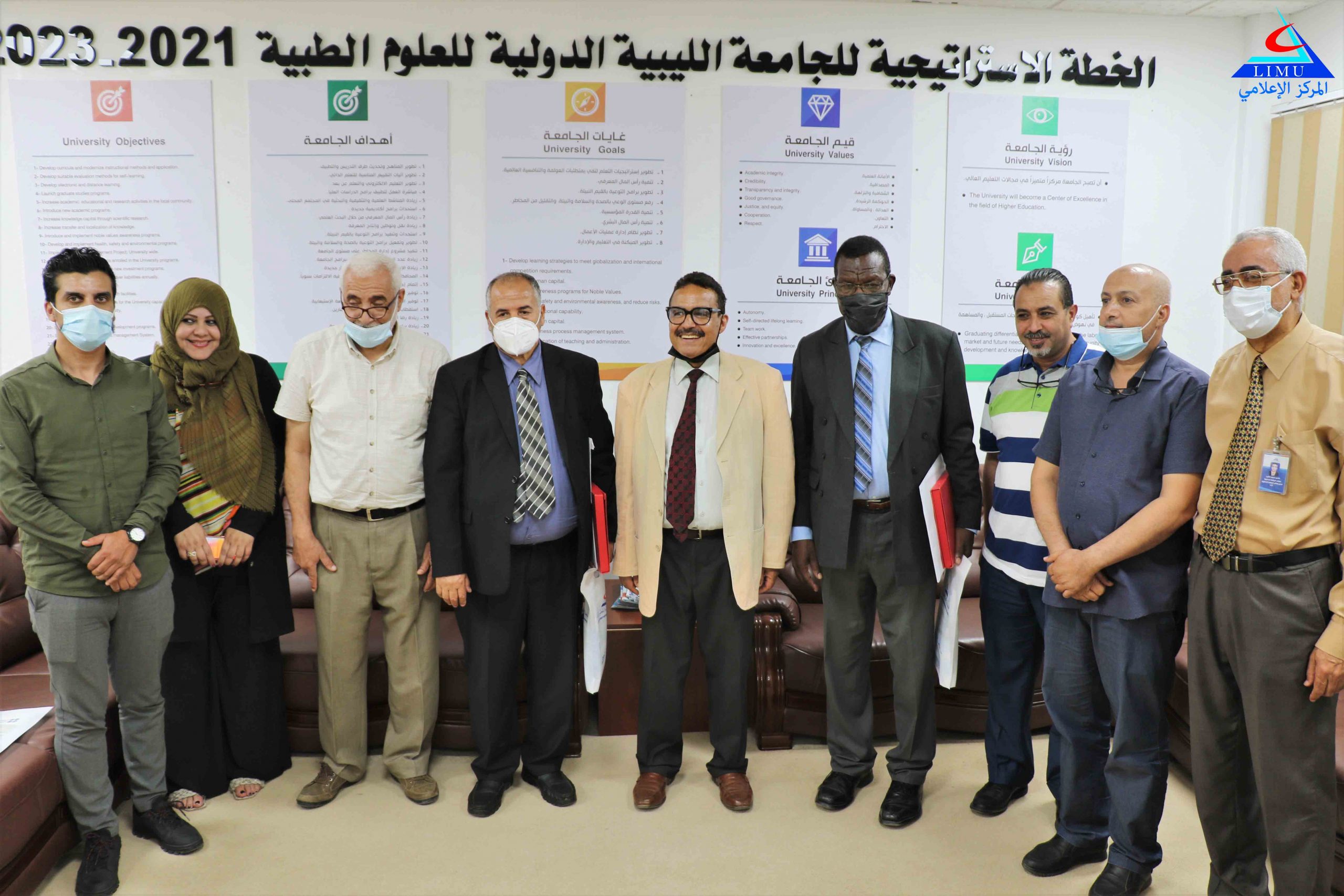 خبير منظمة الصحة العالمية يزور الجامعة ويشيد بها