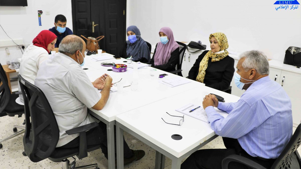 كلية الطب تكثف جهودها لتطوير مناهجها