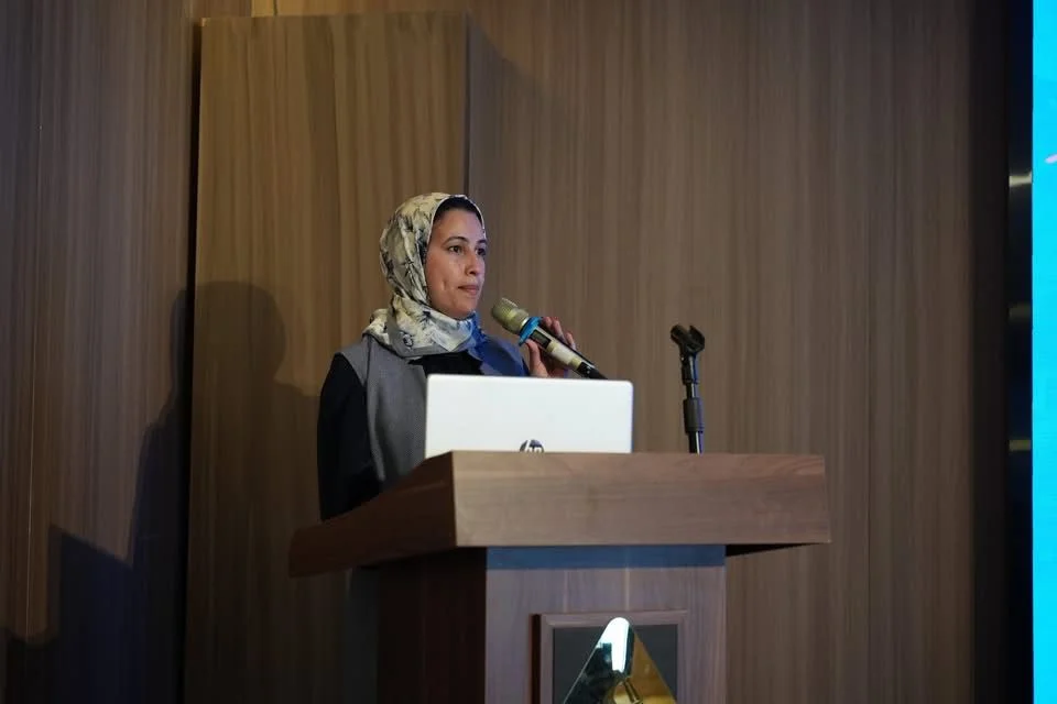 النساء المتفوقات.