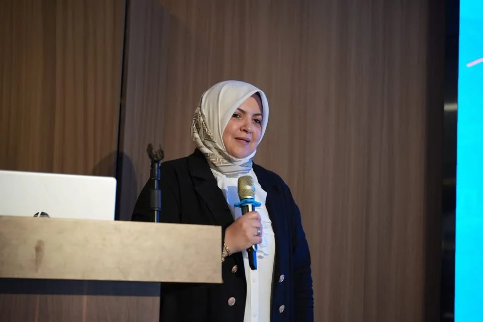 النساء المتفوقات.