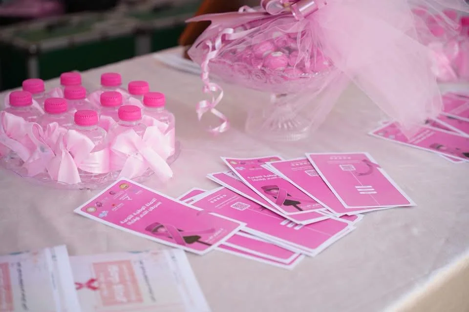 تأكيداً لمسؤوليتها المجتمعية الدولية تحيي (يومها الوردي)