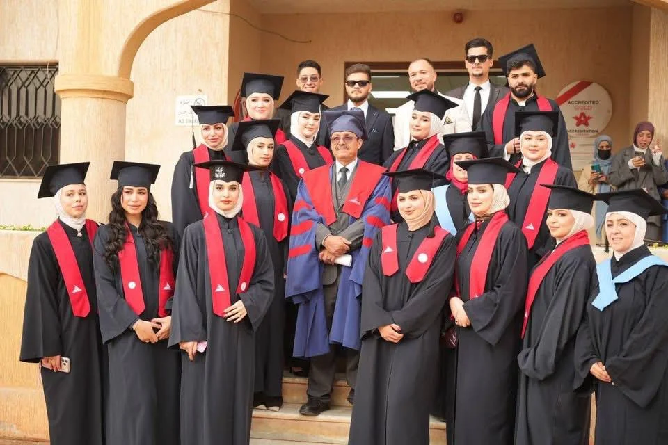 خريجي الدولية