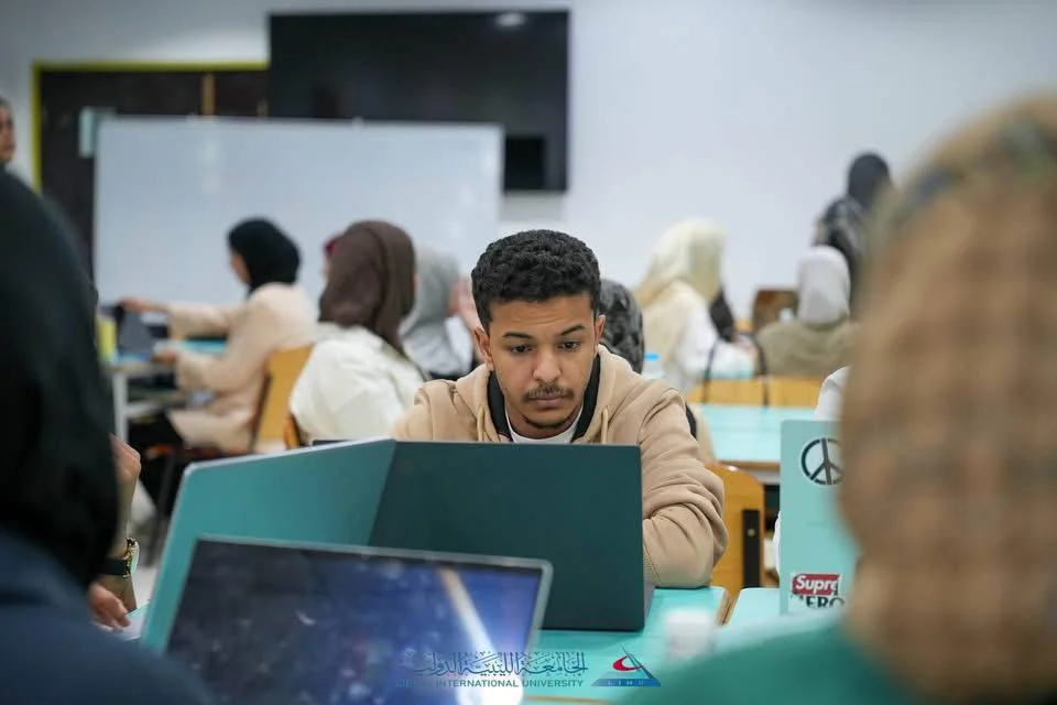 طلاب الدولية