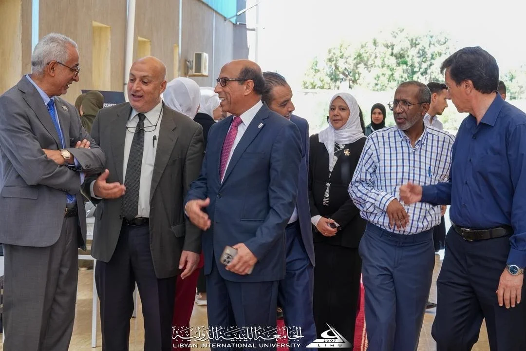 رئيس الجامعة المكلّف يفتتح المعرض المصاحب لليوم العلمي للهندسة والتكنولوجيا