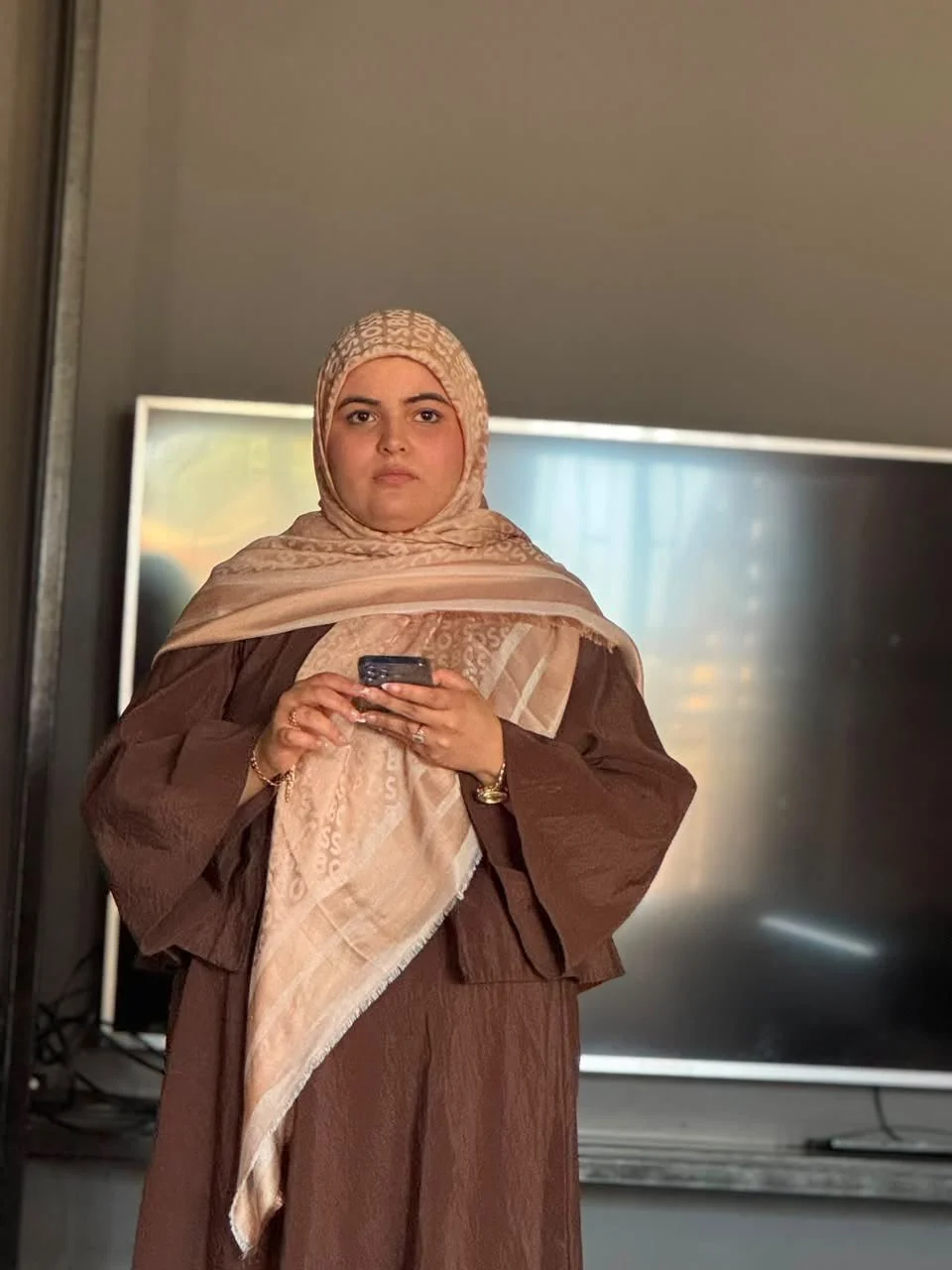 (آية) كافحت حتى سمعتْ العالمَ ثم جعلتُه يسمعُها